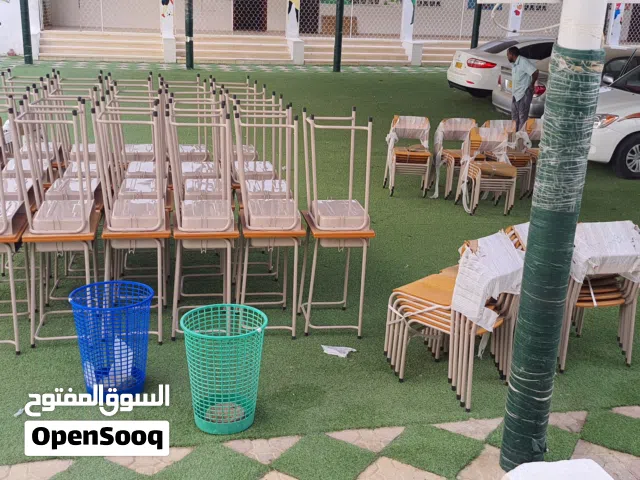 الي جميع المدارس والمعاهد والجامعات والمراكز وصل حديثا طاولات للطلبة والتلاميذ بجودة عالية وسعر بسيط