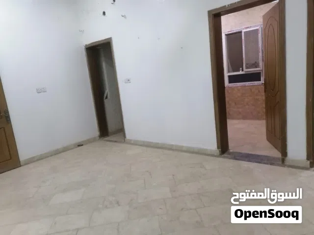 شقة سكنية حديثة للإيجار في التنومة الأكوات تؤجر للعوائل الصغيرة فقط