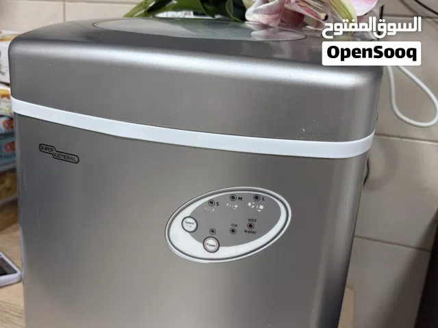 مكينة لصنع الثلج استخدام اسبوع فقط