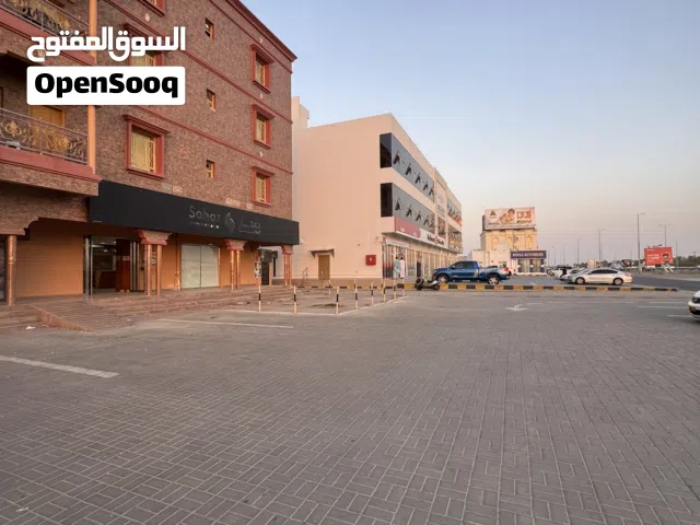 محل للأجار بمساحة 600 متر على الشارع العام