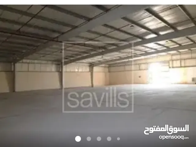 شبره كبيره للايجار في منطقة الحيل بالفجيره ذات احمال كبيره من الكهرباء كانت سابقا فيها مصنع للبلاستك
