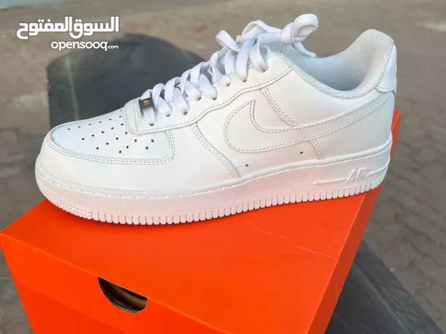 Air force 1 triple white size 44 ( price negotiable )