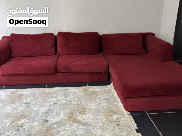 كنبة ع شكل L لون عنابي يكفي 6 أشخاص