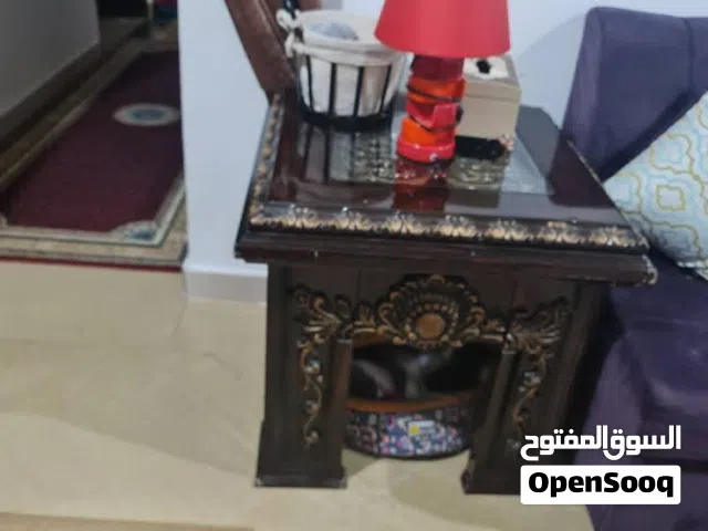 للبيع طاوله تقديم وطاوله جانبيه بحاله ممتازه ودفايه زيت