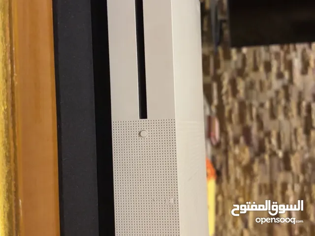 Xbox one s Slightly used with controller