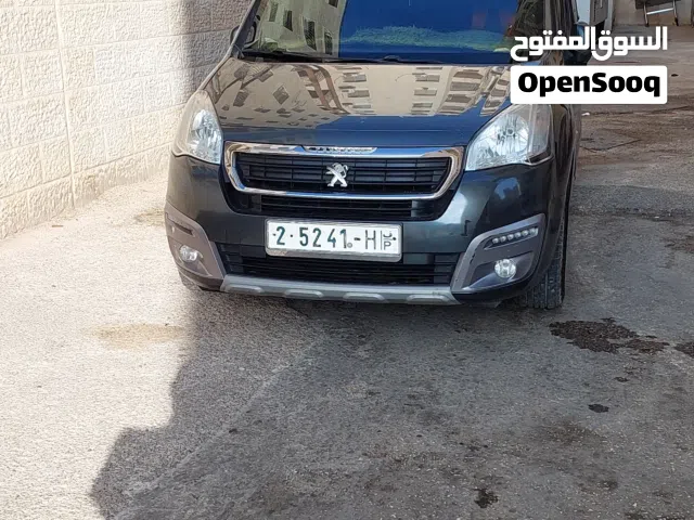 2016 بيجو بارتنر Standard