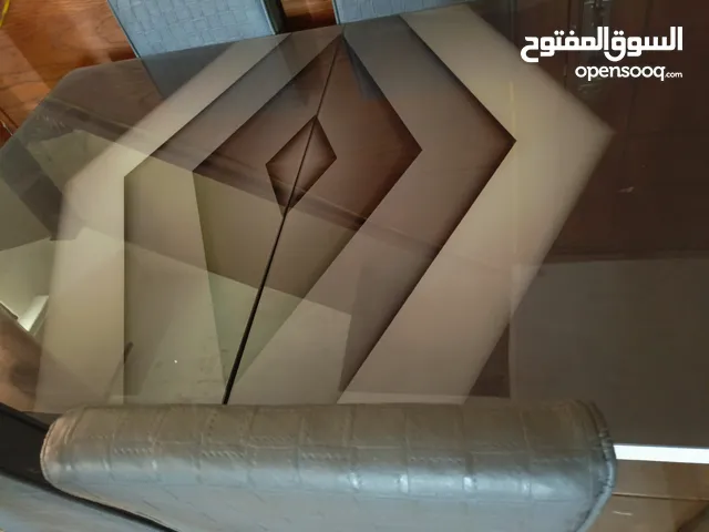 طاولة سفرة سيكوريت 6 كراسي شبه جديدة للبيع لعدم توفر مساحة كافية بعد الانتقال لمنزل اخر