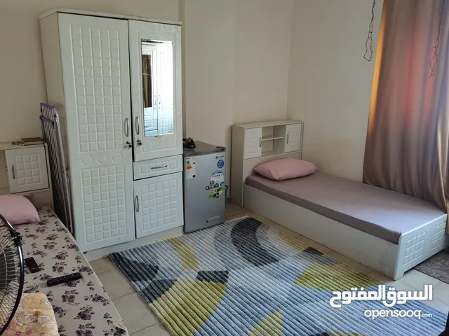 غرفة لبنت مقابل صحاري شامل انترنت وكهربا ومياه