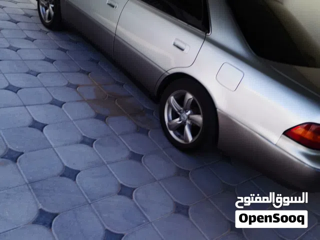 لكزس ES 300 موديل 1999 رمادي مع تأمين ومرخصة بحالة جيدة