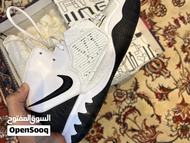 حذاء كره سله Nike Kyrie  الاصلي لون ابيض- استخدام نظيف جدا وجديد، مريح للمباريات والتدريب ثبات عالي
