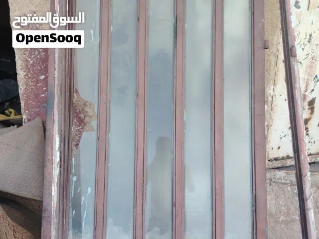 باب بيت خارجي حديد ثقيل مستخدم وفي كسر بل قزاز للبيع