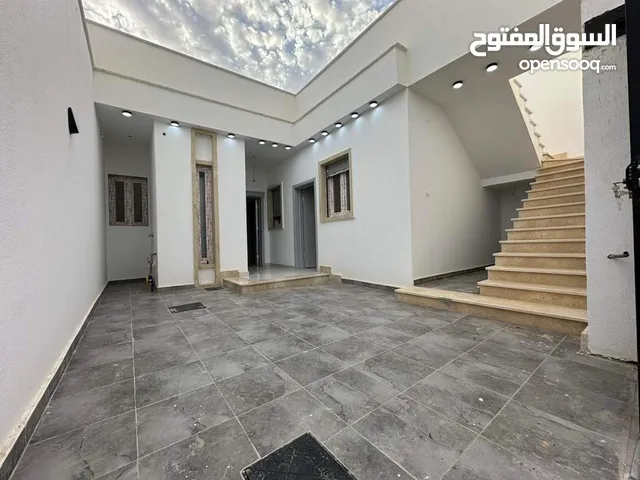 125 m2 4 Bedrooms Townhouse for Sale in Tripoli Ain Zara