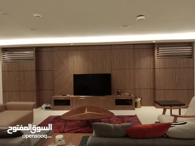 معلم فك وتركيب جميع انواع الخزائن والمطابخ والابواب بالمنازل وصيانه جميع انواع الخزائن والمطابخ