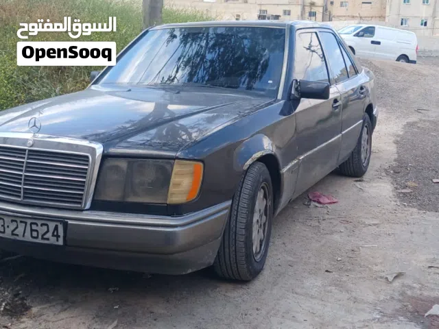 1992 مرسيدس بنز الفئة-E E 200