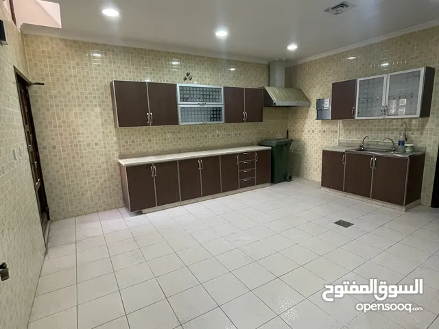 400 m2 3 Bedrooms Apartments for Rent in Hawally Mubarak Al-Abdullah