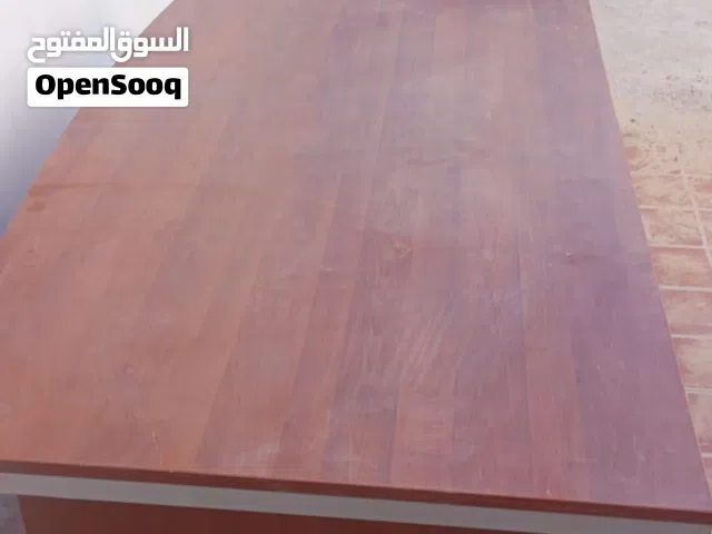 طاولة مكتبية شبه جديدة