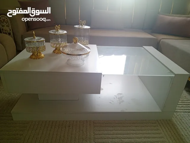 طاولة للبيع
