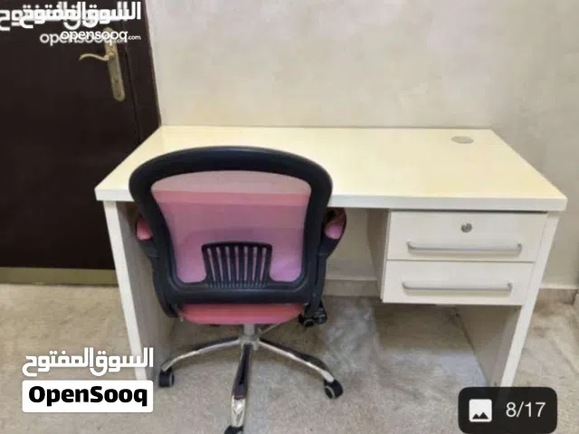 غرفة نوم مفردة مصنوعة من الخشب المتين