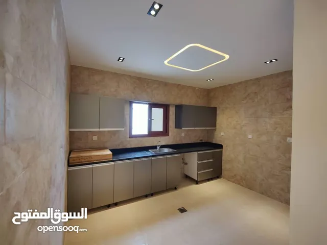 مبني للبيع في شارع 20 في البداية يتكون من 5 ادوار وفيه محلات