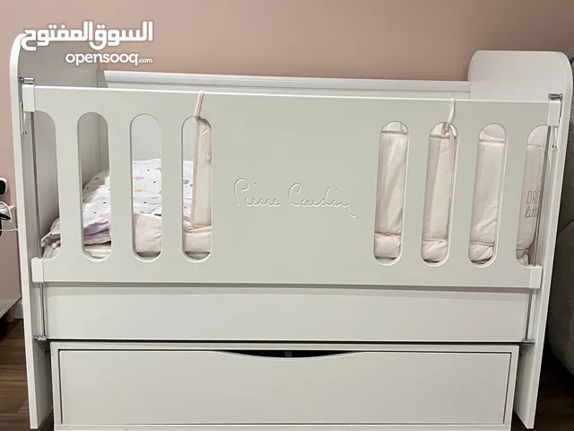 NEVER USED!! Baby Wood Crib (high end) with mattress . سرير بيبي مع فرشة غير مستعمل