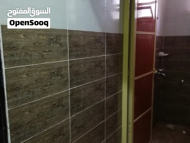 بناية سكنية للإيجار.