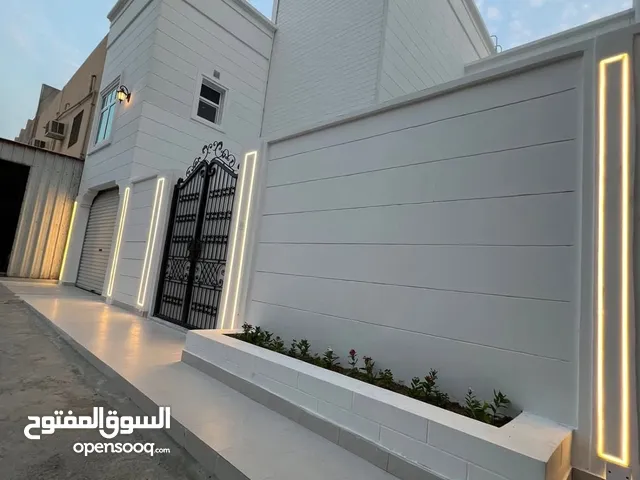 288 m2 5 Bedrooms Villa for Sale in Central Governorate Isa Town