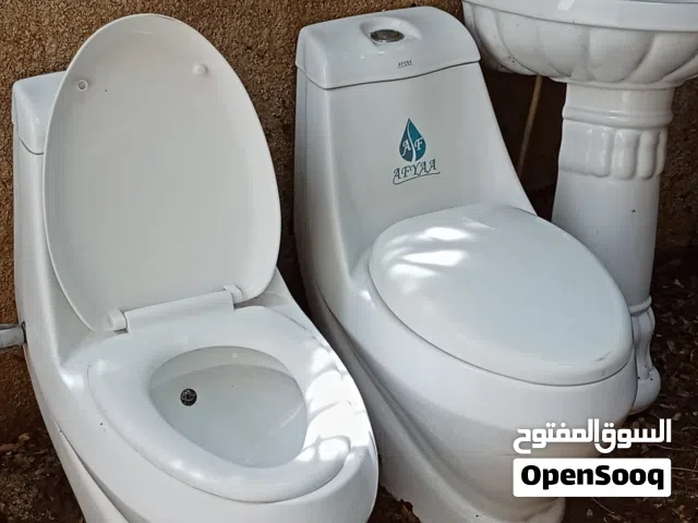 حمام غربي استخدام قليل جدا حجم كبير استخدام قليل