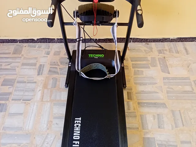 جهاز مشي كهربائي منزلي من نوع TECHNO FITNESS بحالة شبه جديدة-متعدد الوضائف مع شاشة رقمية وجهاز تدليك