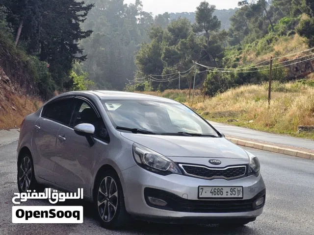 2014 كيا ريو Standard