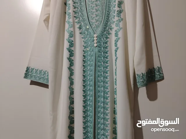 قفطان جديد للبيع لون ابيض