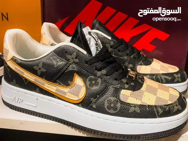 حذاء لويس فيتون 50 دينار فقط