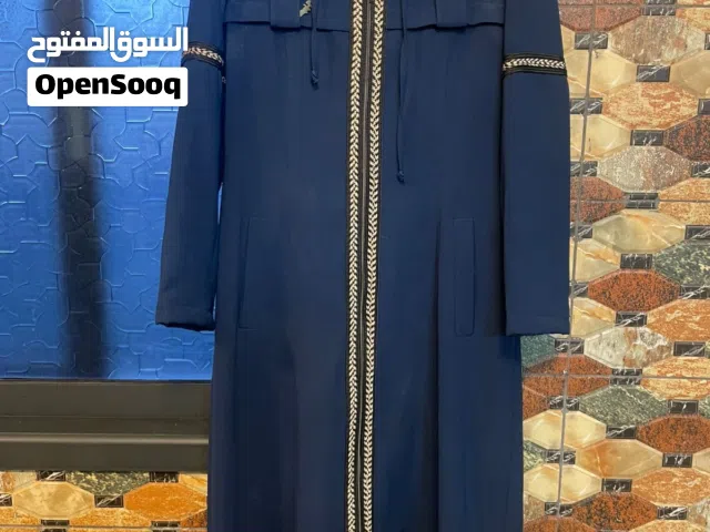 ملابس شبه مستعملة كمية وبدي بيعهم باي سعر كمية صغيرة