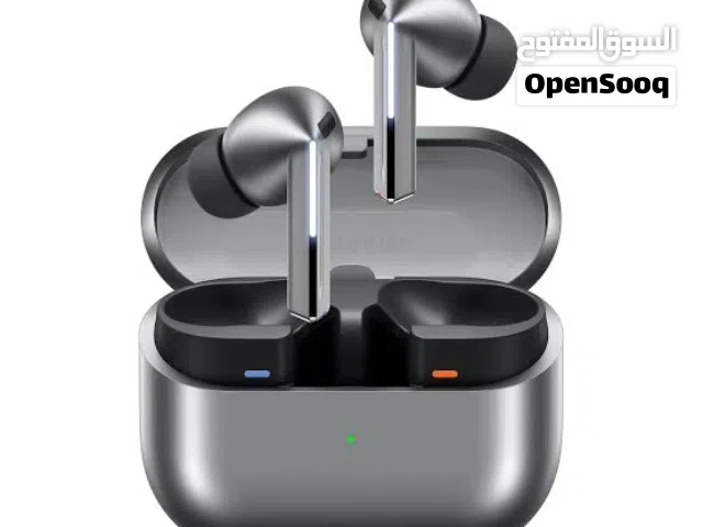 Samsung buds 3 pro اللون السلفر المميز  نظافه 99% بطاريه 100% كامل الملحقات والكارتون