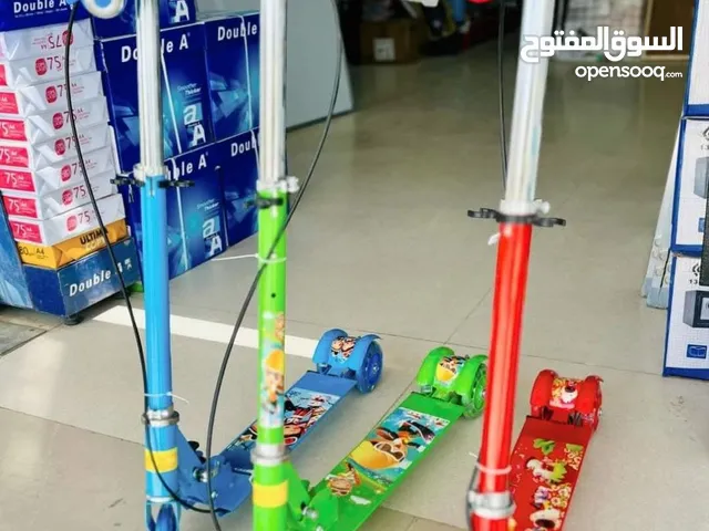 سكوتر اطفال   من عمر سنه الى 6 سنوات  يحتوي على ....  بريك خلفي  عجلات  جرص  يتحمل وزن 55