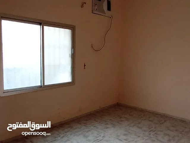 4000 m2 4 Bedrooms Townhouse for Rent in Ras Al Khaimah Julfar