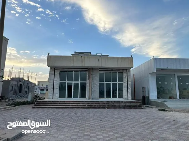مبنى تجاري صحنوت الجنوبية خلف محطة نفط عمان