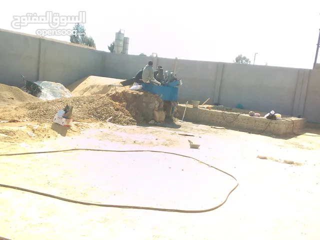 للبيع مصنع منتاجات اسمنتية طوب اسمنتى و بردورة فى قنا