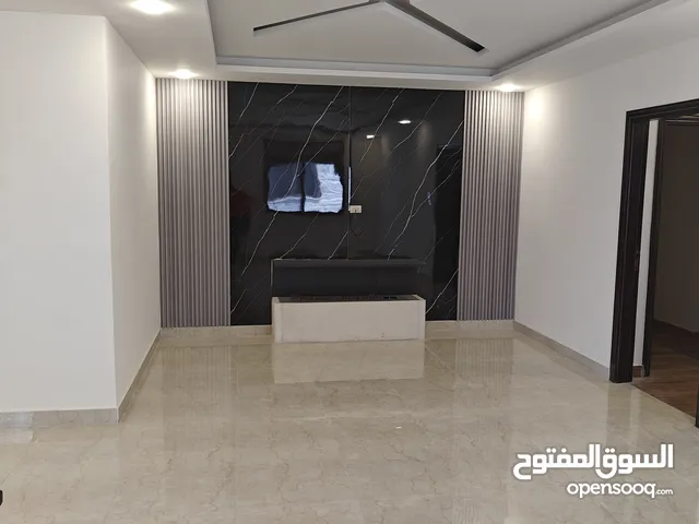 شقة جديدة مساحة 172متر