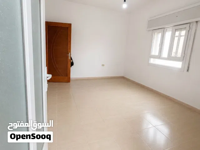 مبنى سكنى مستقل يحتوى على شقتين فقط