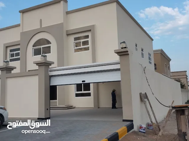 (هشام)فيلا فاخرة جديدة في العزرة – الشارقة 5 غرف ماستر + مجلس وصالتين مساحة 5914 قدم جاهزة
