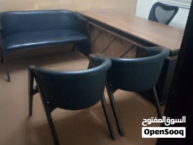 عفش مكتب بحالة جيدة
