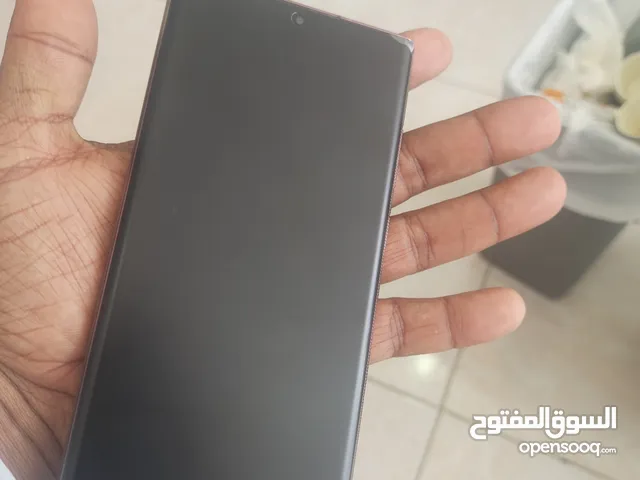 Samsung Galaxy S22 Ultra 5G 256 GB in Al Dhahirah