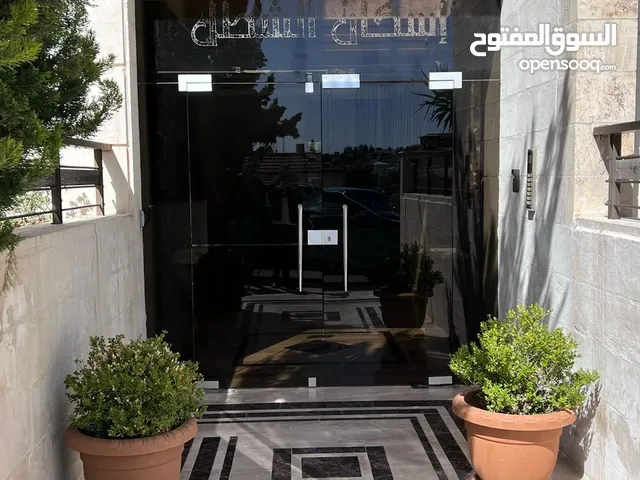 REF:15000 - شقة مميزة مع روف للبيع في ضاحية النخيل