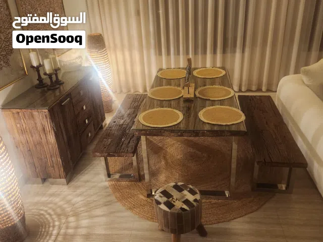 عفش راقي شبه جديد – حالة ممتازة جدًا – سعر مغري