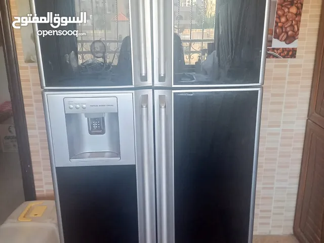 ثلاجه بحاله جيده جدا للبيع الموقع عمان الجبيهه
