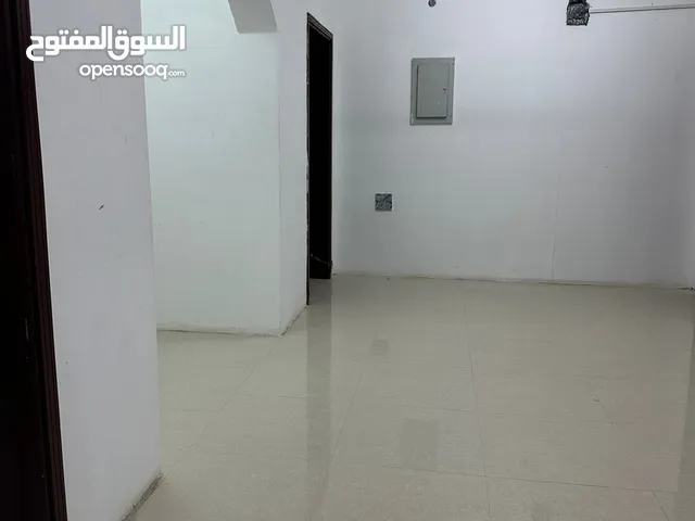 Flat for rent in shinas neer Nathaniel Bank in shinas souq more cleen for families