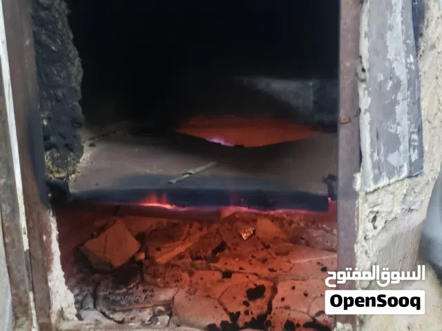 طابون بشتغل ع الغاز ولا اروع منه للطبخ والخبز طابقين ارضيه بلاط قواعده واستانلستيل  رأس غاز