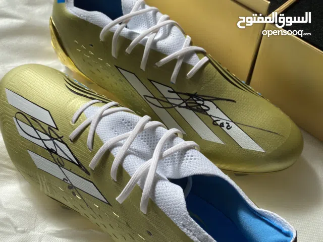حذاء من توقيع ميسي