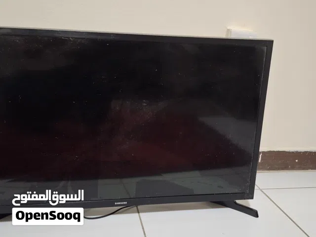 شاشه سامسونج مكسوره سعرها الجديد حوالي 600 تعال خذها ب100 درهم قابل للتفاوض