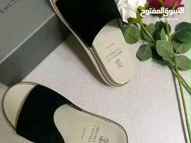أحذية للبيع